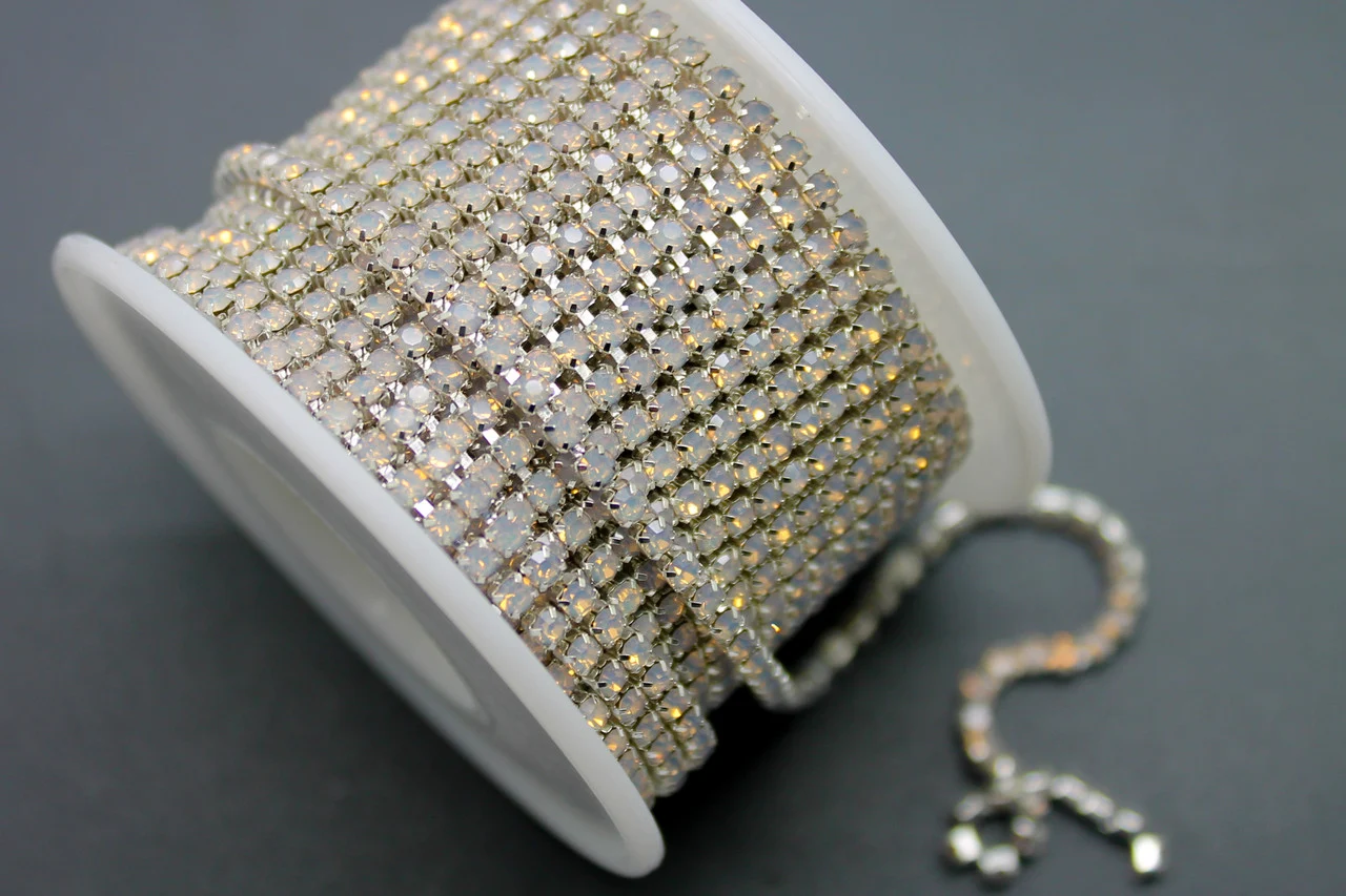 Стразовая цепь ss8 (2,5 мм) 1 м White opal silver — изображение 3