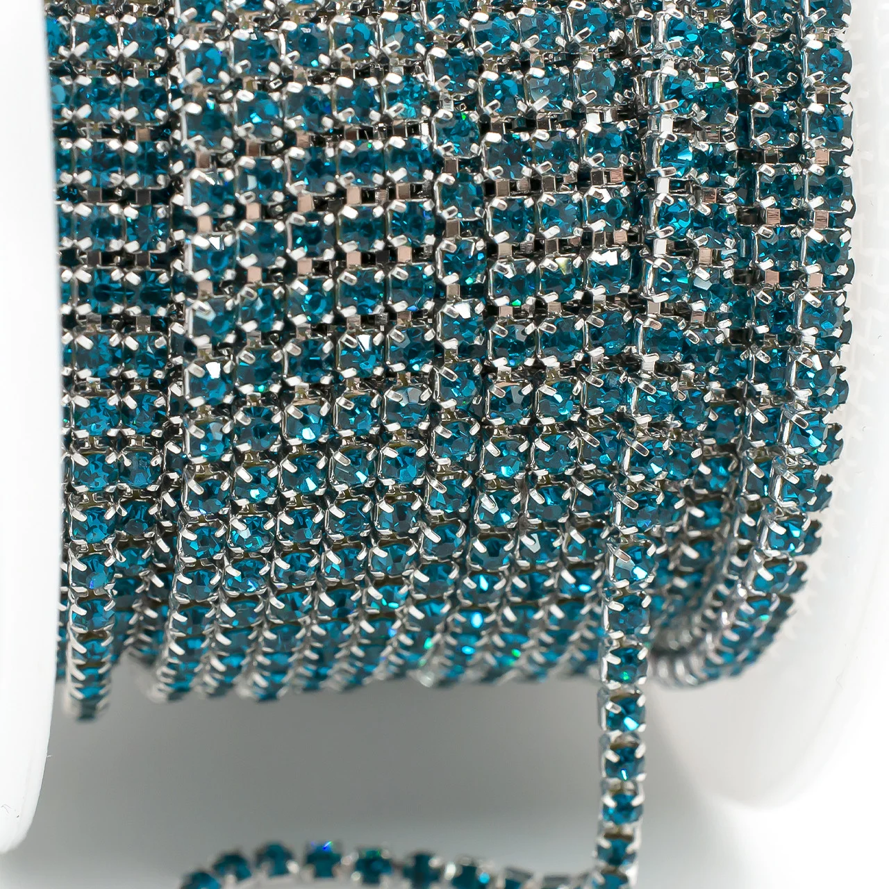 Стразовий ланцюг ss10 (2,8 мм) 1 м Aquamarine dark silver - Зображення 2