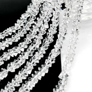 Намистини Swarovski огранювання трикутник 4 мм Ø 1 мм 35 см (+-130 шт.) Прозорий