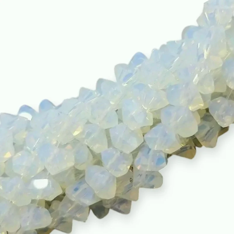 Намистини Swarovski огранювання трикутник 4 мм Ø 1 мм 35 см (+-130 шт.) Місячний