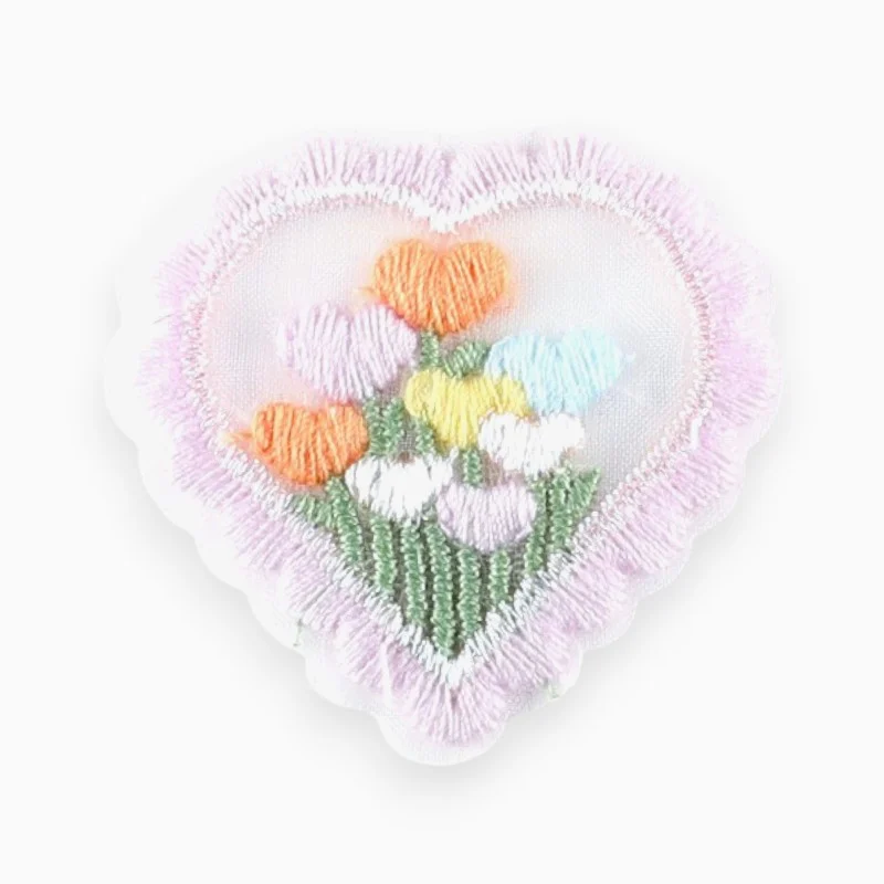 Аппликация нашивка Blooming heart вышитая 4,1х4,3 см 1 шт. Сиреневый