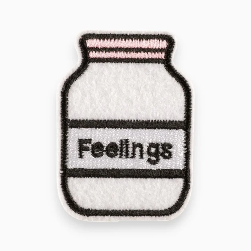 Термоаппликация Bank of Feelings вышитая 6х4,3 см 1 шт. Белый