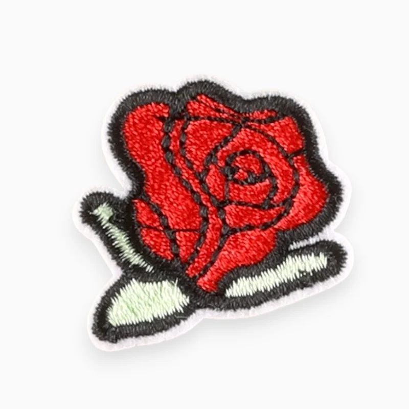 Термоаппликация Rose вышитая 4х3,5 см 1 шт. Красный