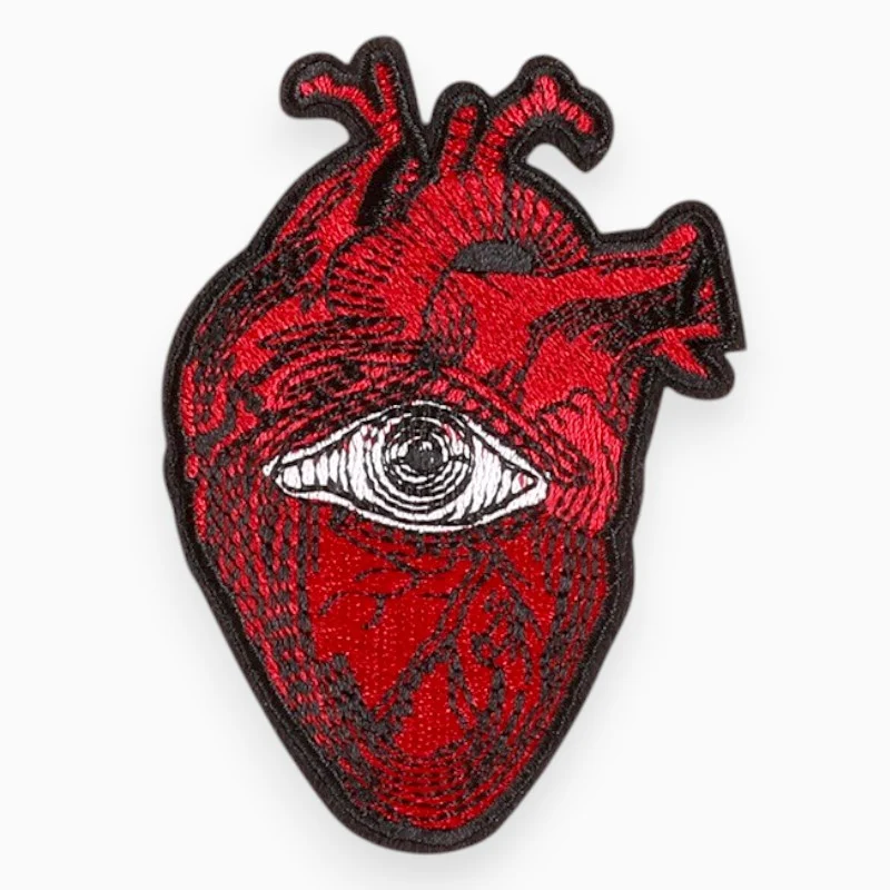 Термоаплікація Heart sees вишита 8,6х6,2 см 1 шт. Чорно-червоний