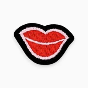 Термоаппликация Lips вышитая 2,5х3,6 см 1 шт. Красный