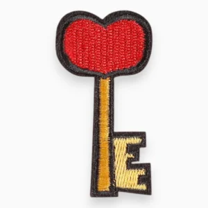 Термоаппликация Key heart вышитая 6,1х3,3 см 1 шт. Красный