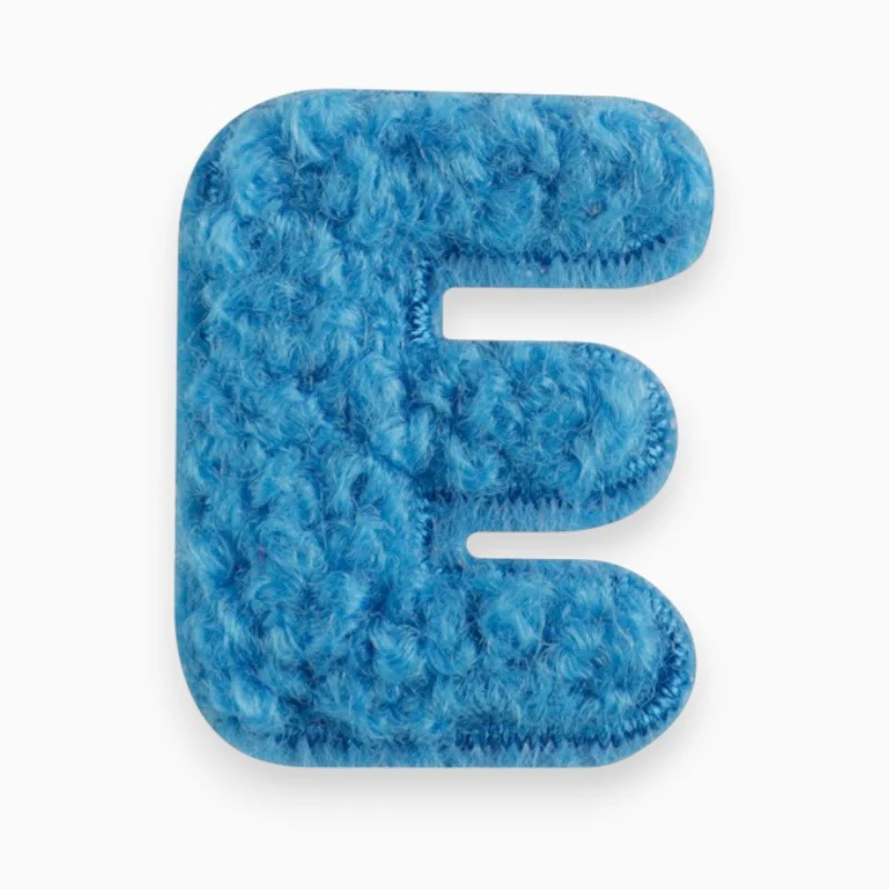 Термоаппликация буква "E" плюшевая 2,4х1,9 см 1 шт. Синий
