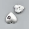 Пуговица Heart Diamond LuxFabric на ножке металл 16х16 мм 1 шт. Серебристый/Прозрачный