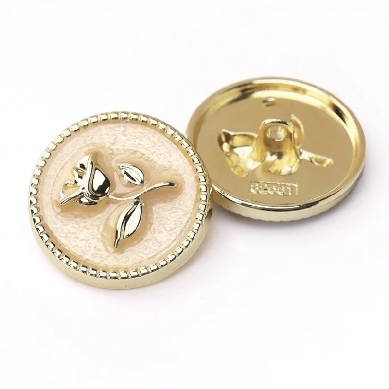 Пуговица Rose flower LuxFabric на ножке металл 18 мм 1 шт. Пудровый
