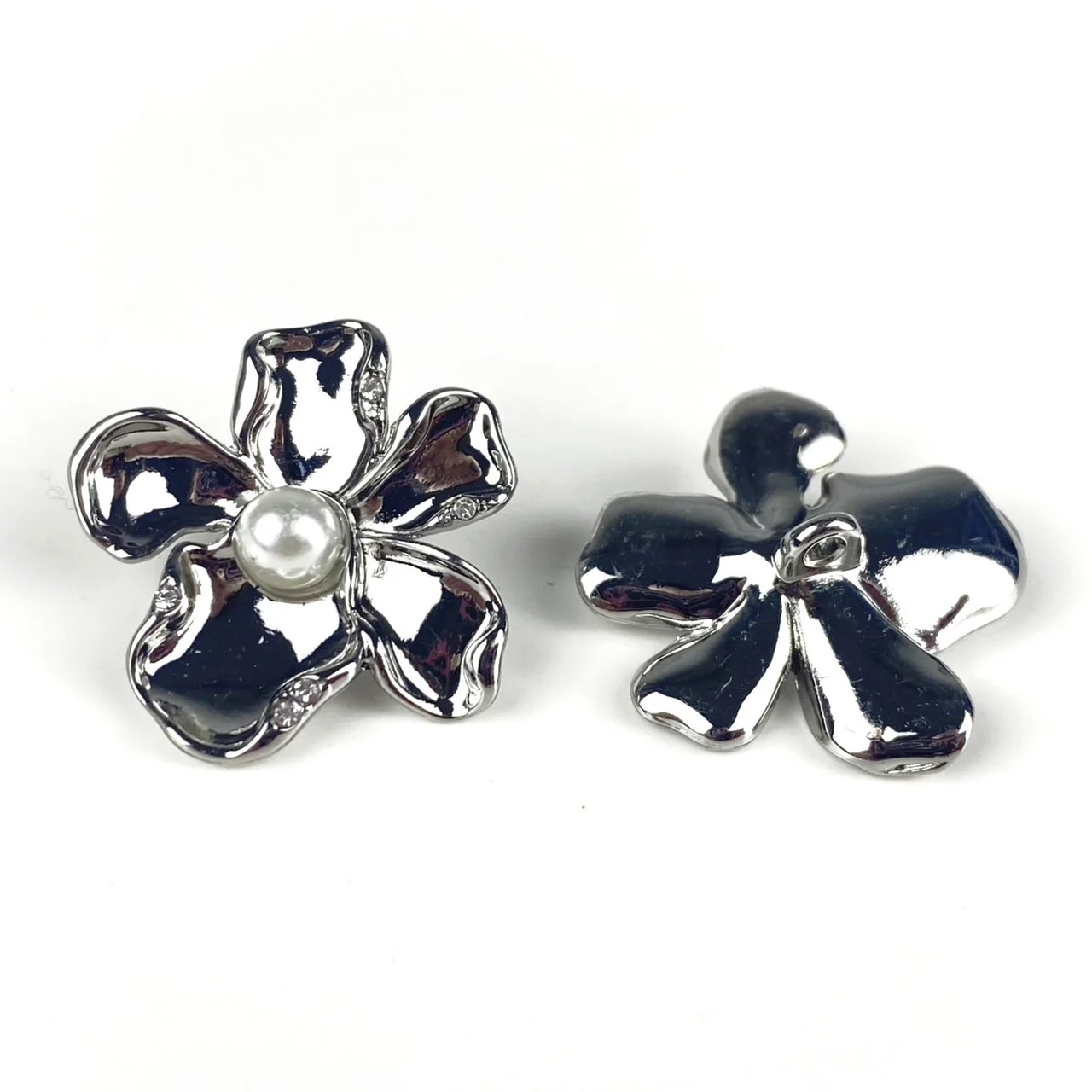 Гудзик Flower Pearl LuxFabric на ніжці метал 24х23 мм 1 шт. Платина