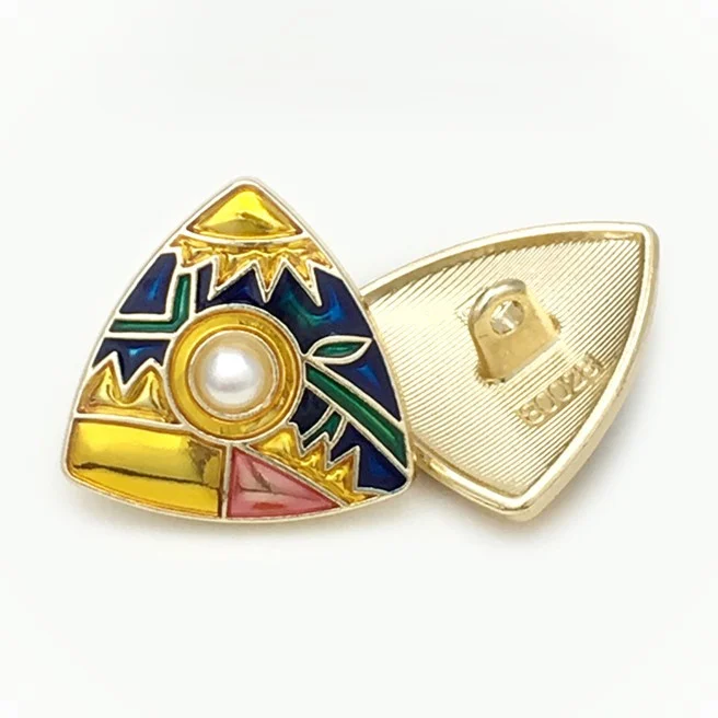 Пуговица Triangular pearl LuxFabric на ножке металл/эмаль 20х20 мм 1 шт. Разные цвета