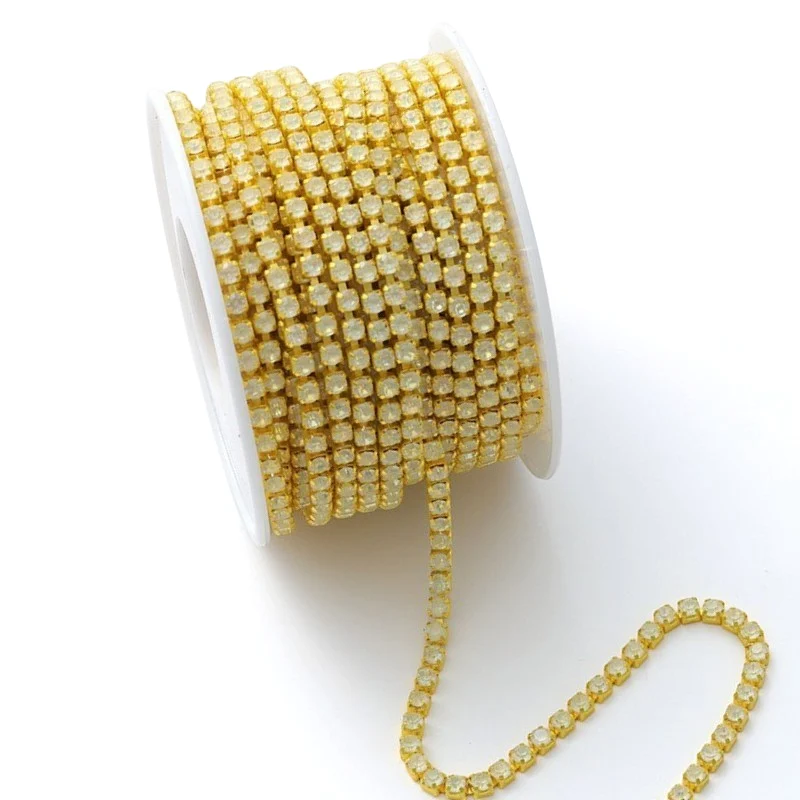 Стразовая цепь ss6 (2 мм) 1 м White Mocha АВ Lemon Gold