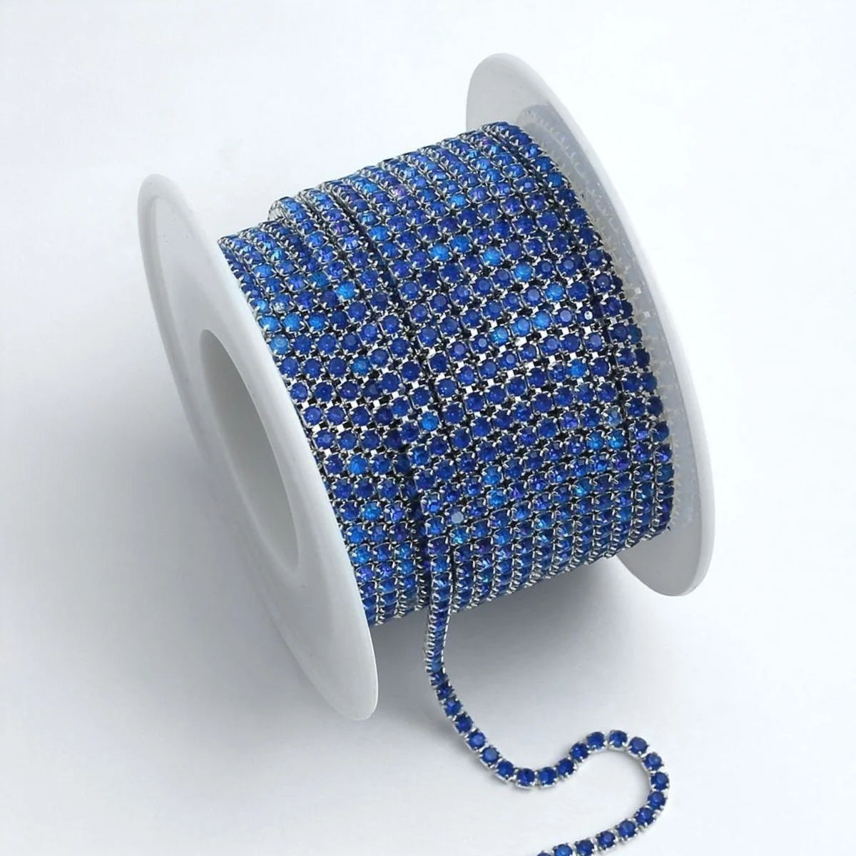 Стразовая цепь ss6 (2 мм) 1 м Blue zircon AB Silver