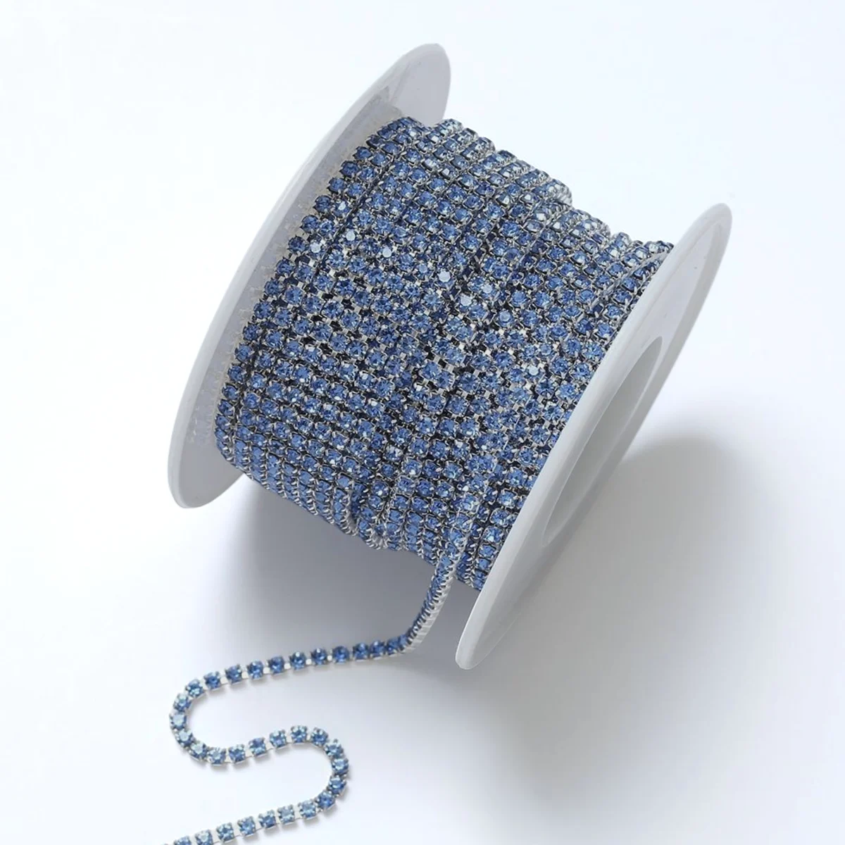 Стразовая цепь ss6 (2 мм) 1 м Light Sapphire silver