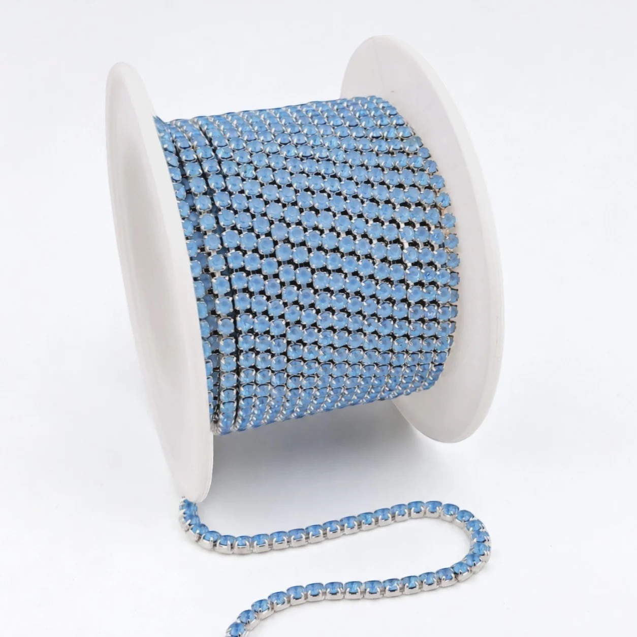 Стразовий ланцюг ss6 (2 мм) 1 м Light Blue Opal АВ Silver